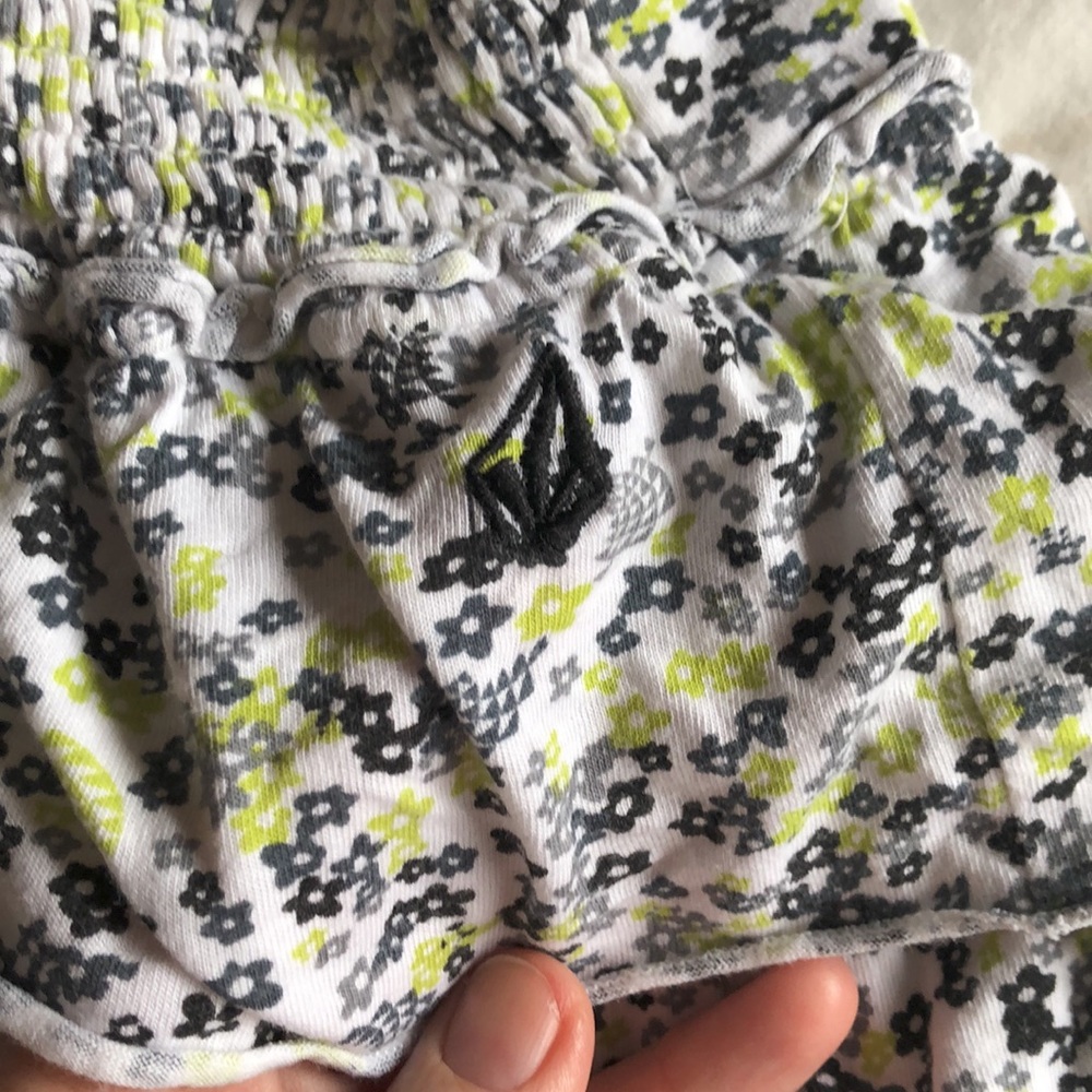 Volcom Skirt - Picture 3 of 6